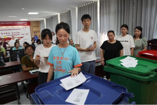 “垃圾回家”趣味游戏活动。鸡鸣乡供图 华龙网发