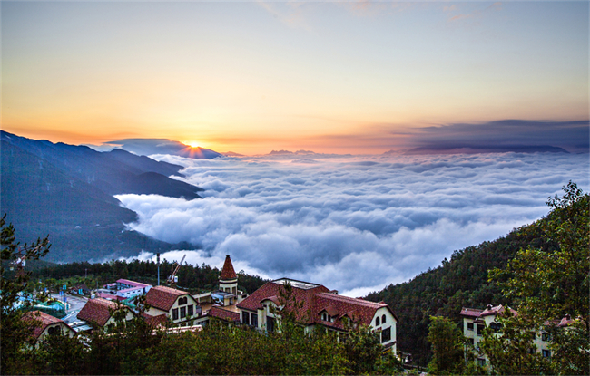 云海日出。刘金山 摄