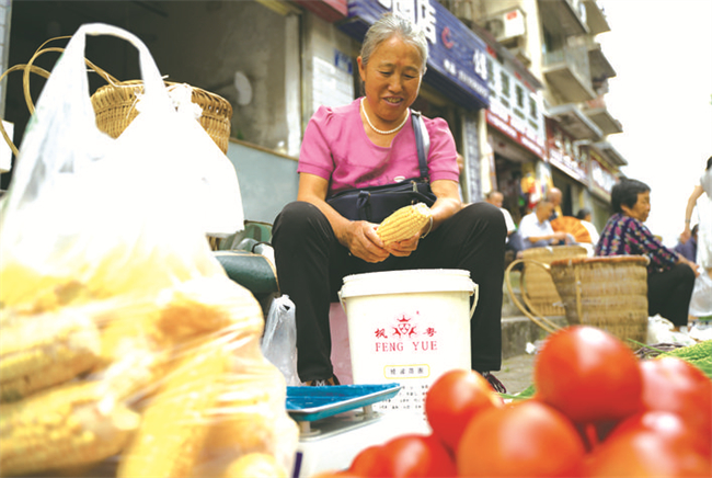 备货。万州时报记者 黄建桦 摄