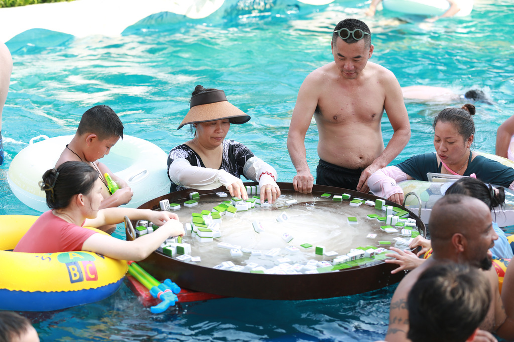 Chongqing also embraced the festival spirit, offering a variety of special events to draw tourists