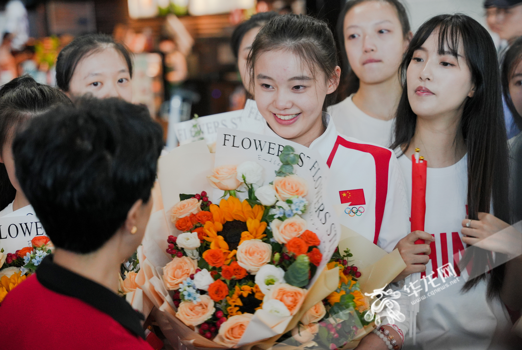 Ding Xinyi and her coach