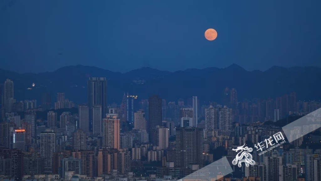 As day turned to night, the moon climbed higher, casting its light over Chongqing’s streets