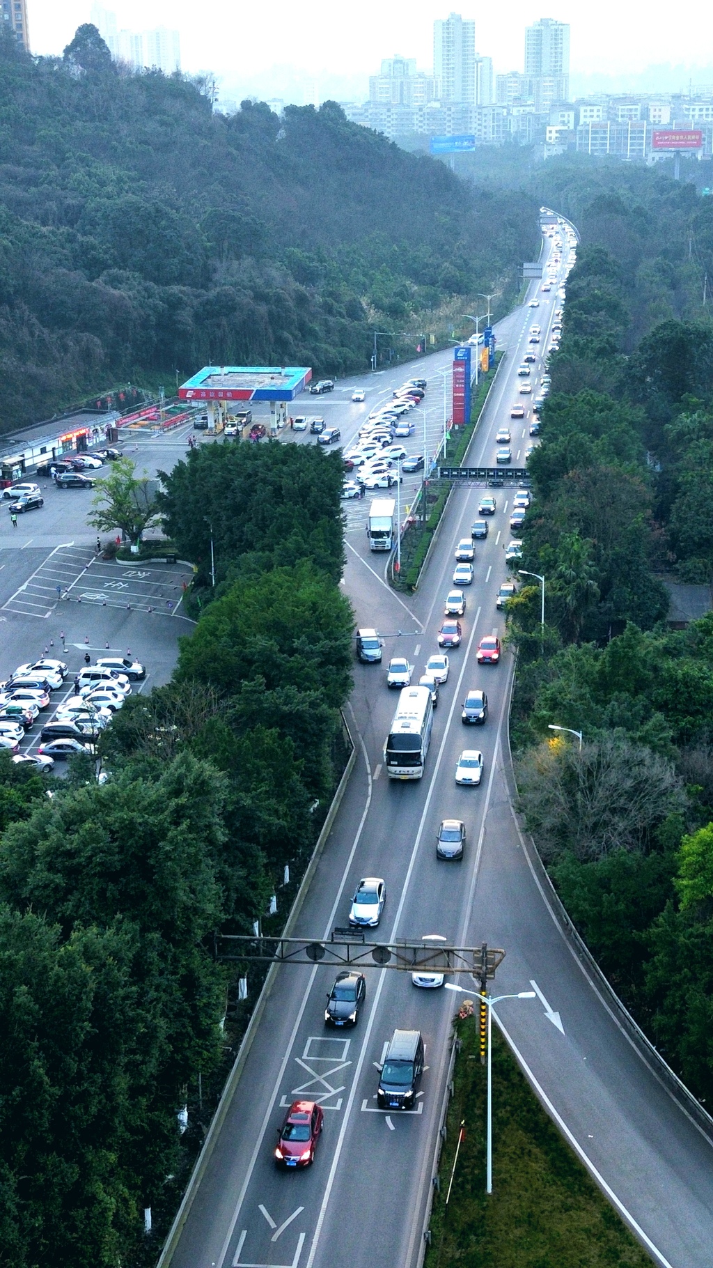 成渝高速車輛往來頻繁。重慶高速集團供圖