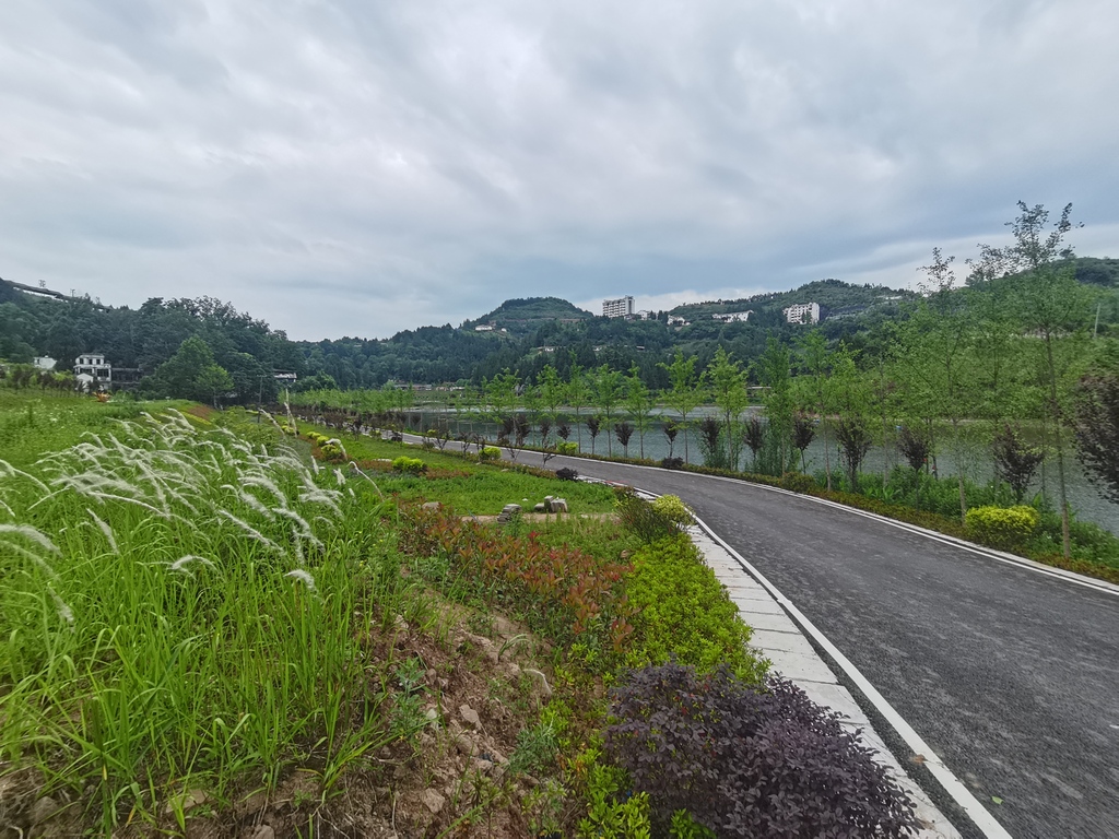 全域土地综合整治后的太地水库库岸。云阳县规划和自然资源局供图