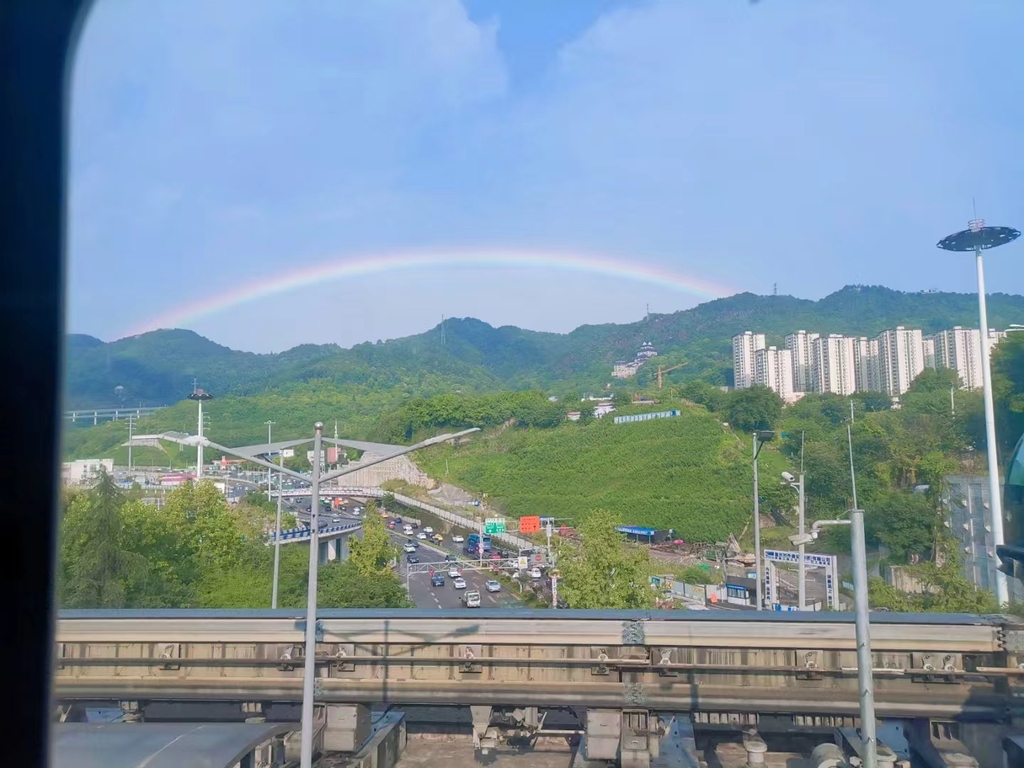 012——下班路上的彩虹。通讯员 熊蕊 摄