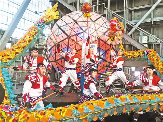 Tongliang Dragon Dance appearing at Times Square, New York (File photo by Wu Guohong / Visual Chongqing)