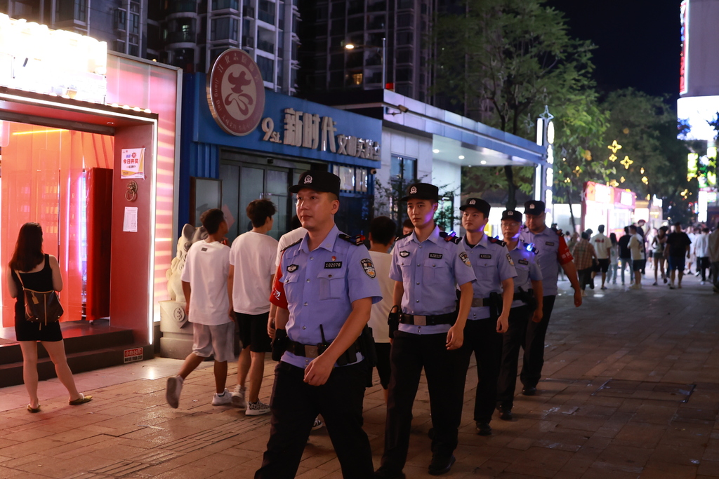 9月7日起，重庆市公安局江北区分局在全区开展为期4天的夏夜治安巡查宣防第三次集中统一行动。 警方供图