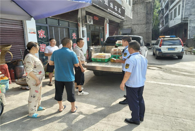 周溪鄉開展食品安全檢查。周溪鄉供圖 華龍網發