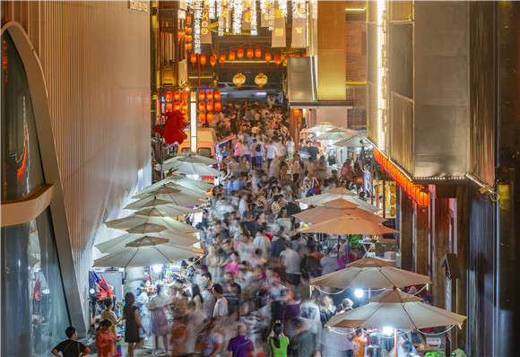 夏布小鎮(zhèn)集市。張春連 攝