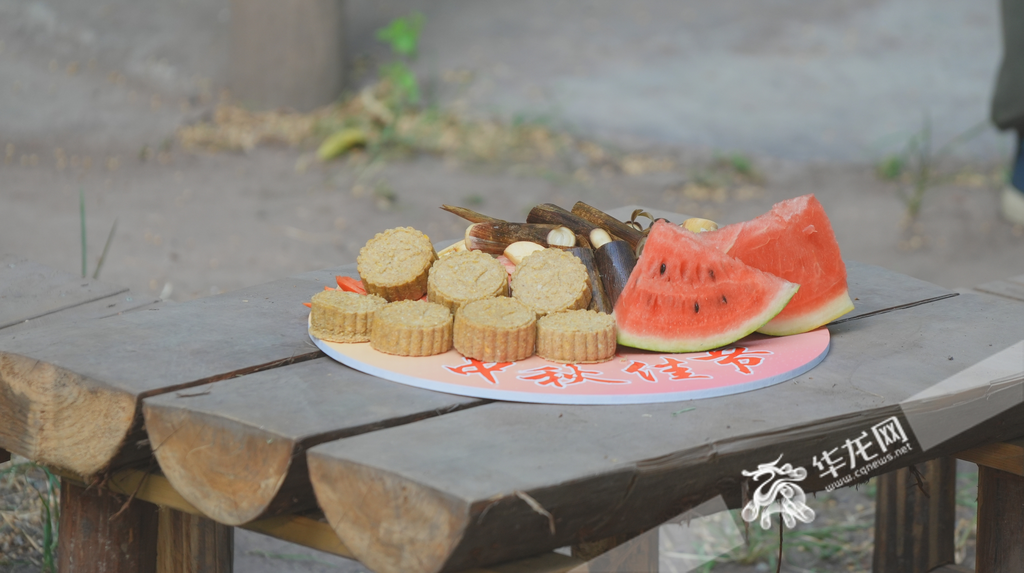 Exclusive mid-autumn mooncakes prepared by Chongqing Zoo for animals