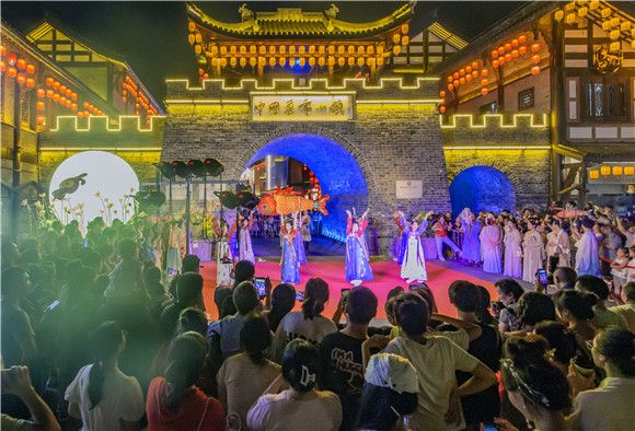 夏布小鎮(zhèn)夜間集市。榮昌文旅供圖