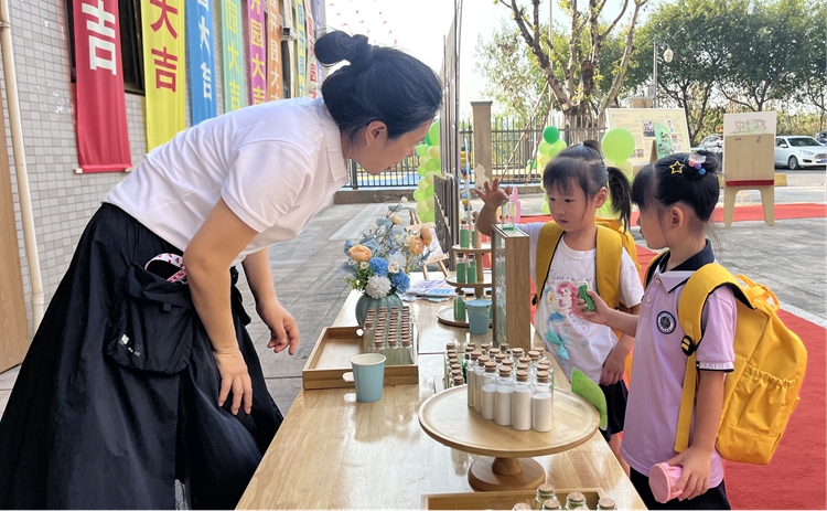 幼兒園喜迎新學(xué)期，歡樂開園啟新程。郭家沱街道供圖 華龍網(wǎng)發(fā)