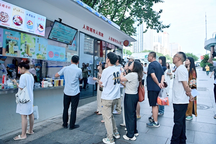 3以商养站，公益与效益并行。熊桂伟 摄