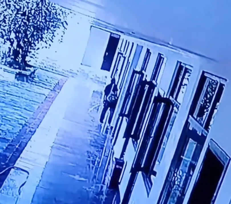 女子没穿衣服被工人2次刷开酒店房门 网友怒了