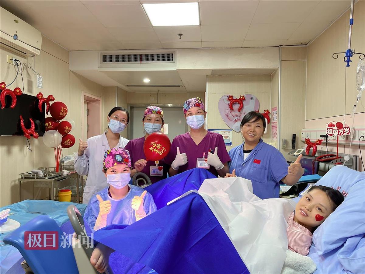 “国庆宝宝”零点零分踩点出生,父母为他取名“取名“十一”