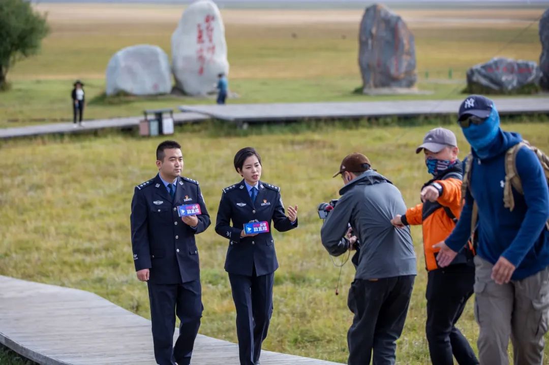 人民公安從這里走來 | 爬雪山、過草地，守邊城、鑄紅巖……這場川渝公安警務直播感動萬千網友
