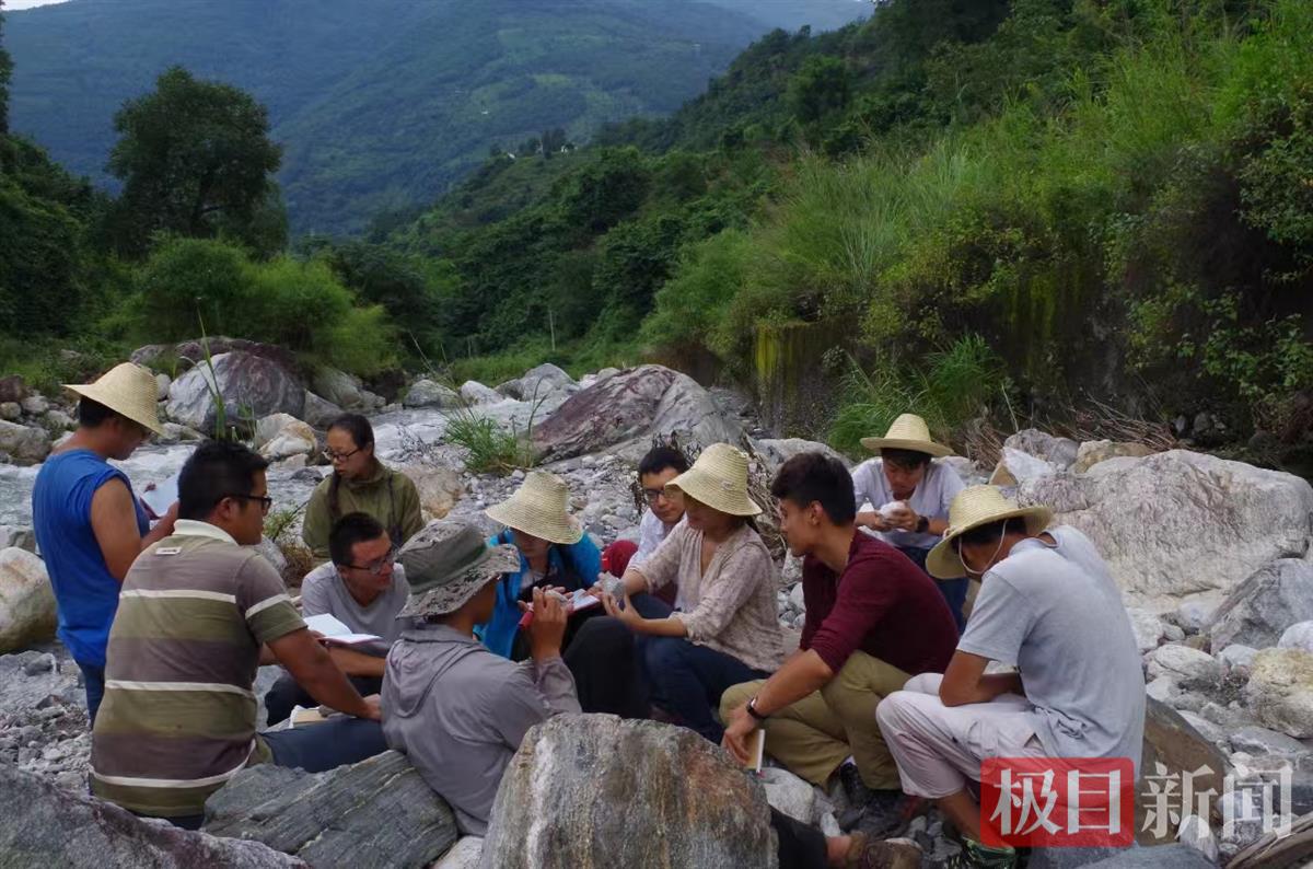 记者对话地大女教授：在哀牢山科考近20年，一天经历四季也曾迷路过