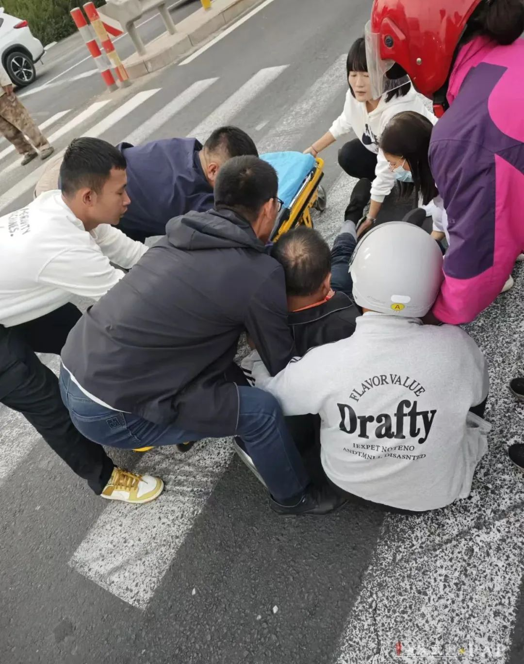 回家筹备婚礼遇惊险一幕，来自重庆的他们挺身而出……