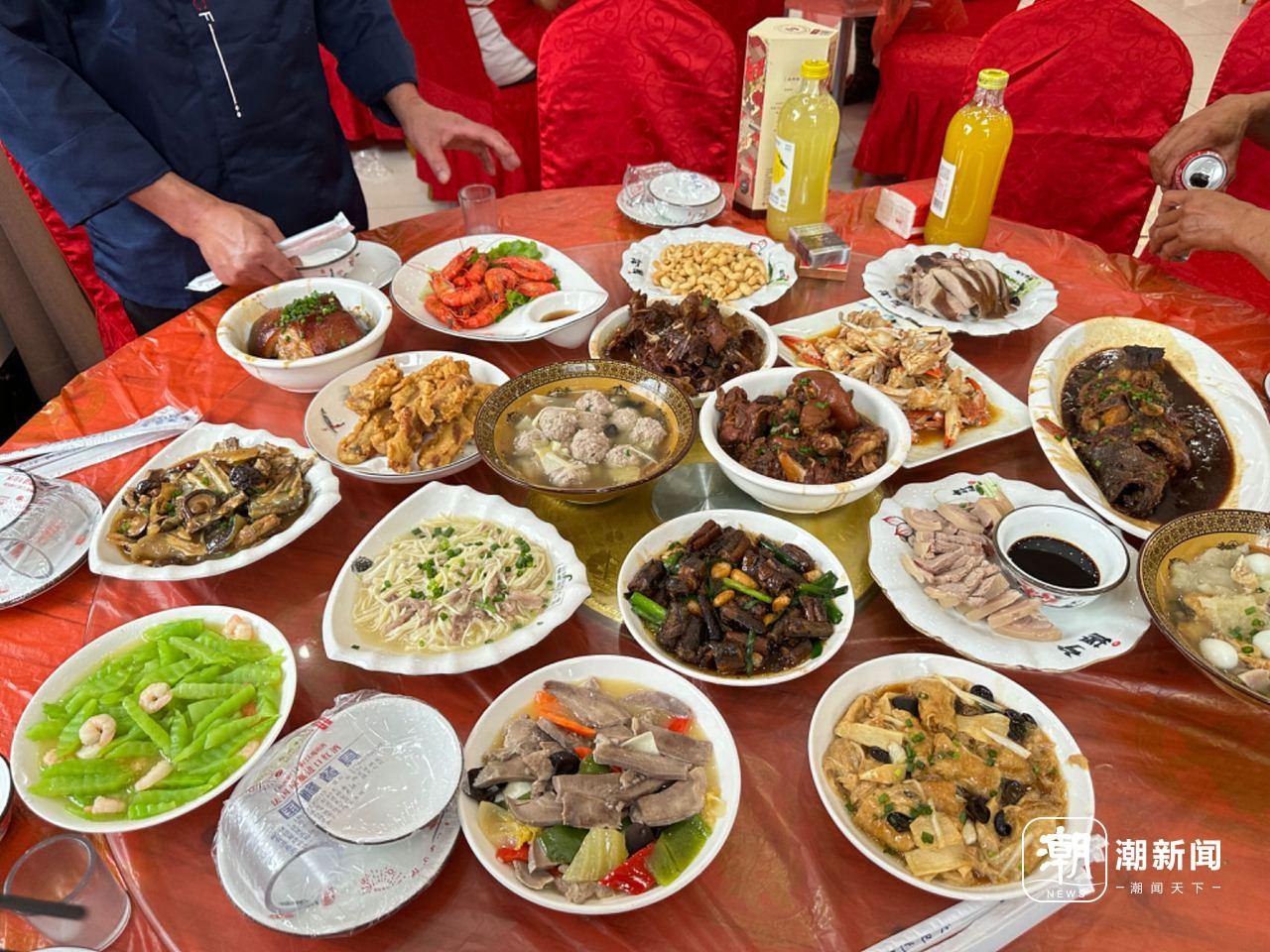 10月还没过完，一些饭店的年夜饭桌位已订完？记者打探