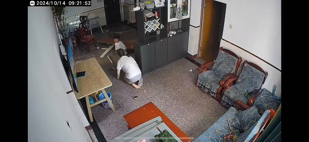 “国岳夫妇”捐30万现金给“烧伤妈妈”被指作秀,当事人:不影响做公益的心