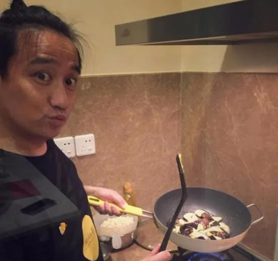 热搜第一!黄磊玩起了自己的梗:放心吃,东西不是我做的