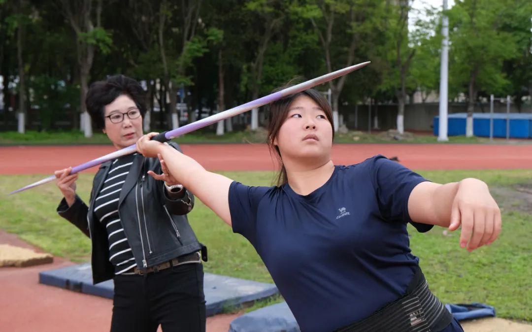 点赞！16岁女生第3次夺女子标枪世界冠军