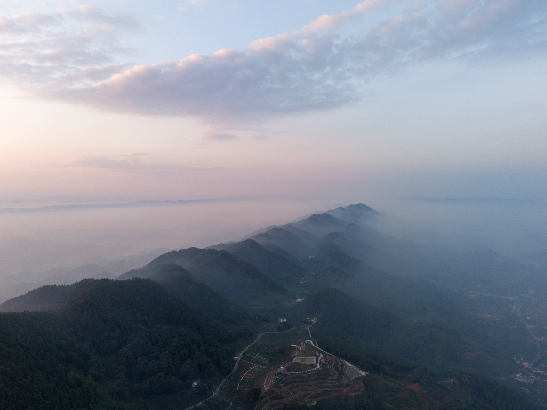 南岸：远山如黛 明月山水墨美如画