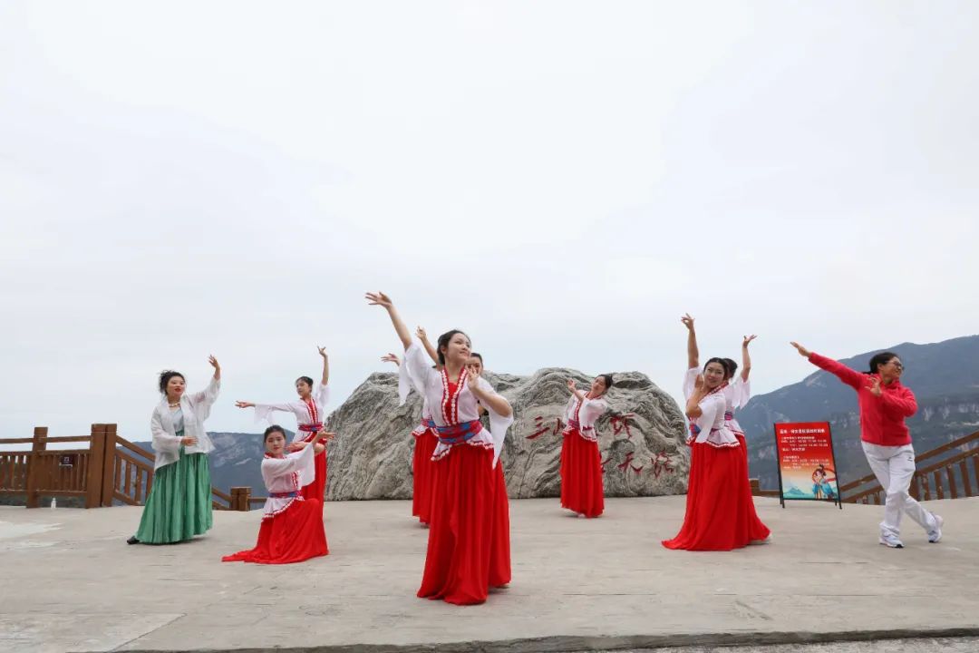 开启“人从众”模式！国庆巫山旅游“热”