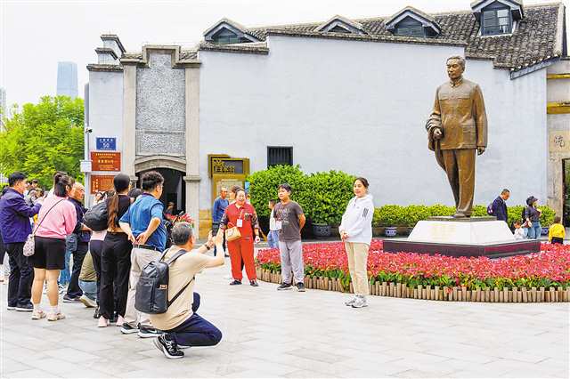 探訪革命舊址 觀看歷史展覽 參與互動(dòng)體驗(yàn) 重慶紅色旅游別樣“紅”