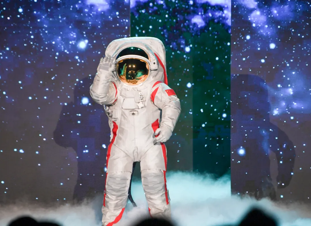 星铠、天衣、月光宝盒……中国登月服的名字你起好了吗?