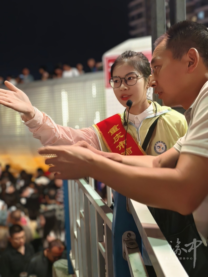 【节日我在岗】金牌导游化身文旅志愿者 贴心服务传递城市温度