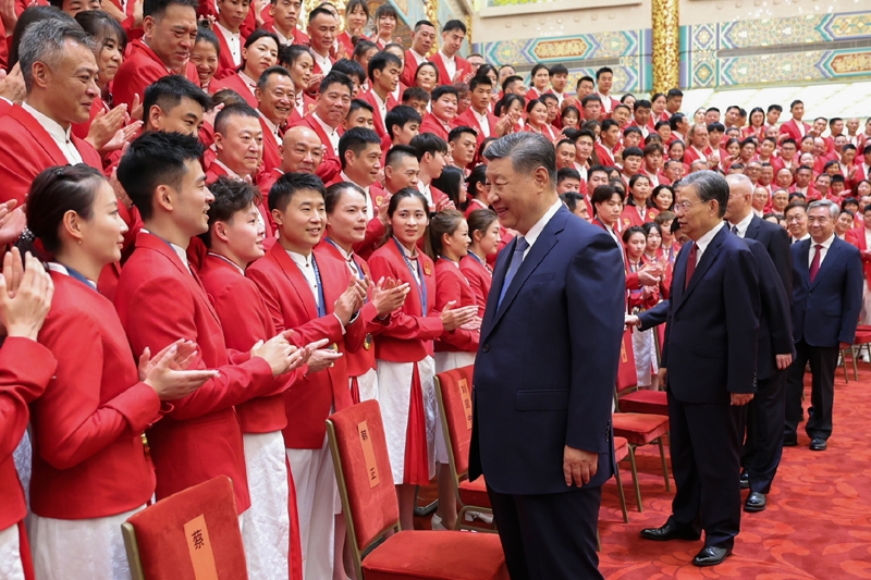 清澈的爱 只为中国｜中国已经可以平视这个世界