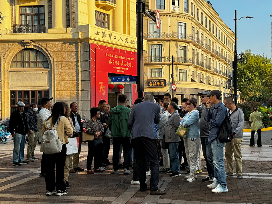 特写｜上海马路股市沙龙热闹起来：“行情来了，人人都是股神”