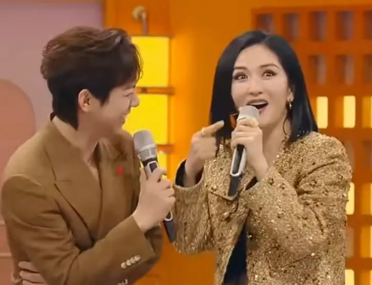 何炅和谢娜再次同台主持!何炅:欢迎娜娜回家