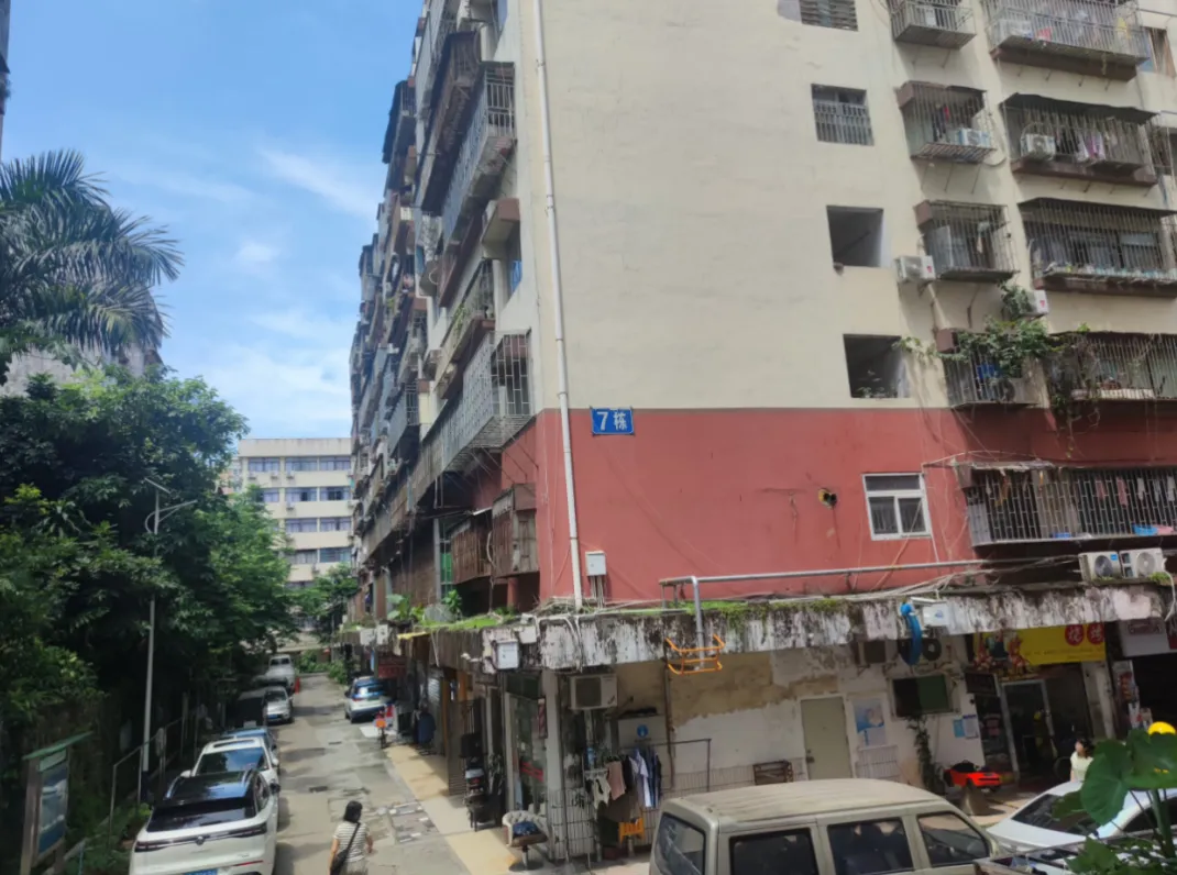 楼龄30多年、同意率超90%，四个多月项目仍停滞！深圳首个自拆自建项目，堵在哪里？