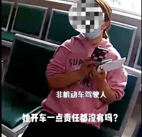 女子闯红灯被撞反问“车主无责吗？”交警的回答全网怒赞！网友：支持全国推广