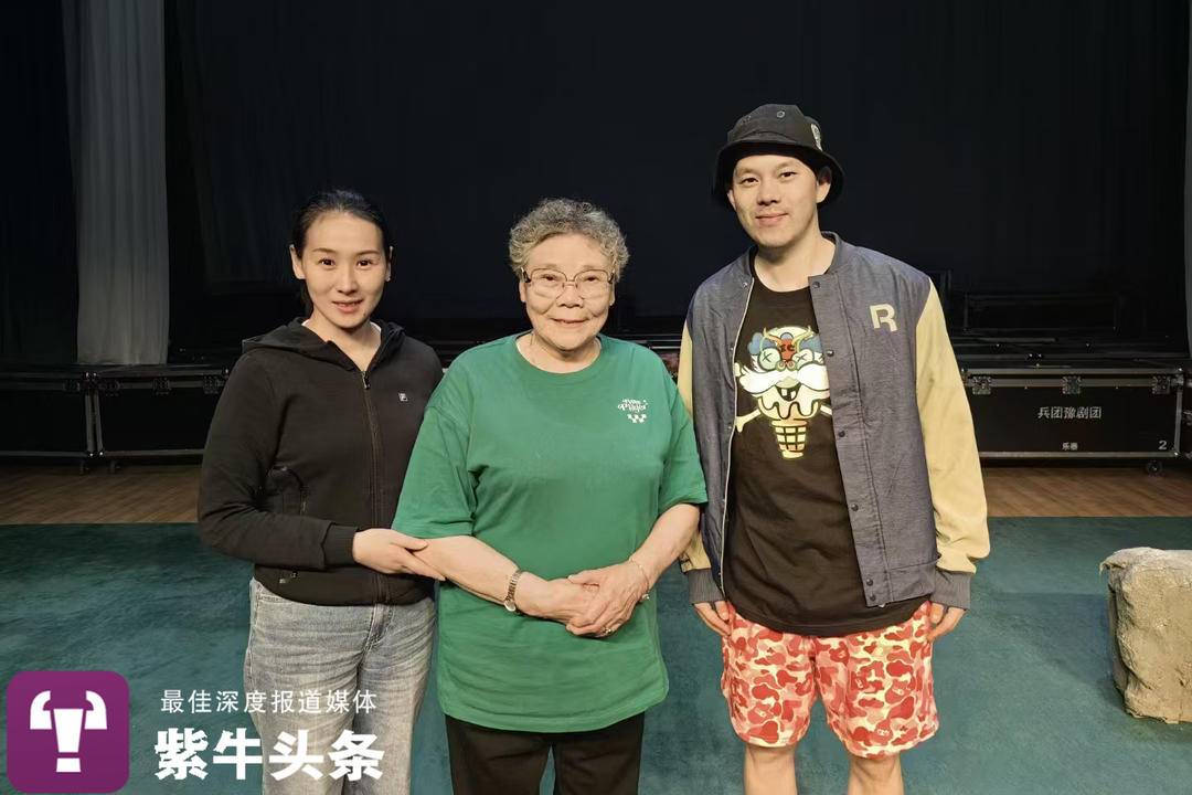 想他就为他写首歌，小伙为去世援疆爷爷创作“豫剧+RAP”唱哭网友