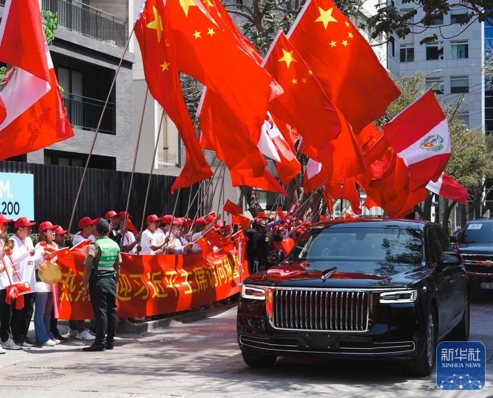 高清大图丨习近平主席抵达秘鲁 受到热烈欢迎