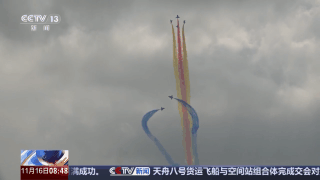 拉烟 横滚 叠罗汉……空军飞行表演队六架歼-10C炫舞蓝天