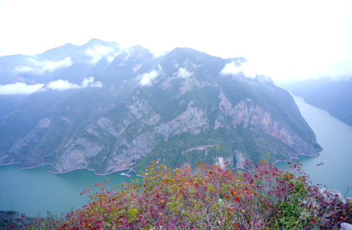 巫山：三峡红叶正红时