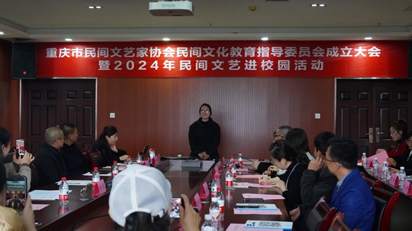 长江师范学院大学生潘秀莲演唱“侗族大歌”