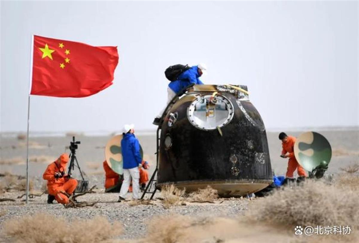 网友拍下“神十八”返回震撼画面背后：舱内航天员经历了怎样的惊心动魂？