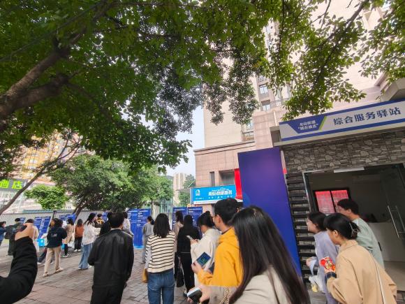 龍山街道“就在渝北”綜合服務驛站。龍山街道辦事處供圖 華龍網發(fā)