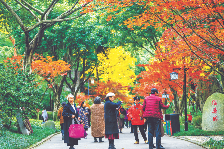 中華美德公園色彩斑斕。記者 鐘戈 攝