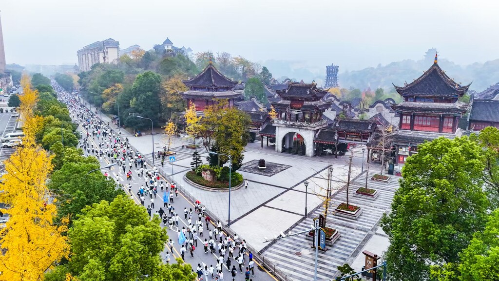 Runners passed through several iconic and beautiful scenic areas along the way