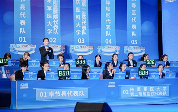 參賽選手回答問題。第1眼TV-華龍網(wǎng)記者 曹建 攝