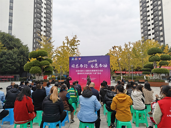 王家街道年度“首席宣講員”開展理論宣講。王家街道辦事處供圖 華龍網(wǎng)發(fā)