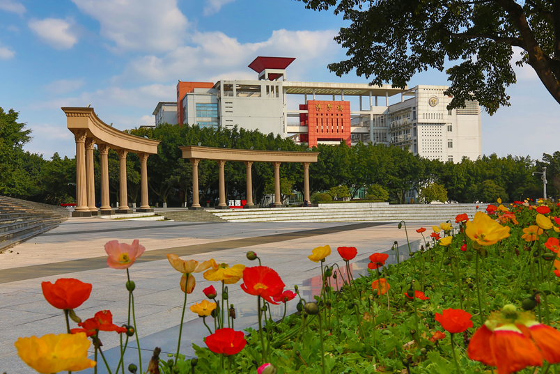 西南政法大学 落实立德树人根本任务  推动新时代思政课教师队伍建设