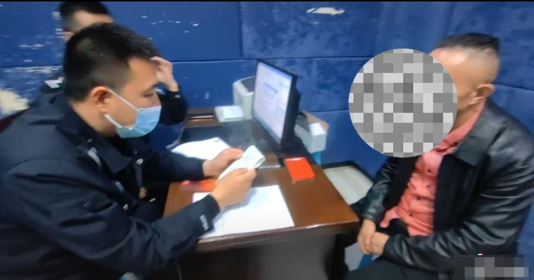劳斯莱斯跨车道转弯逼停直行车，司机叫嚣“撞到我你要哭”！交警处罚来了……