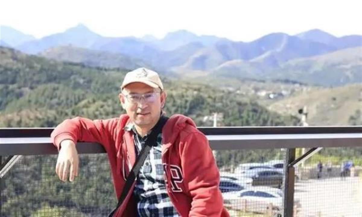 教授更新简介引发全网围观，走红是因为坦诚而可爱